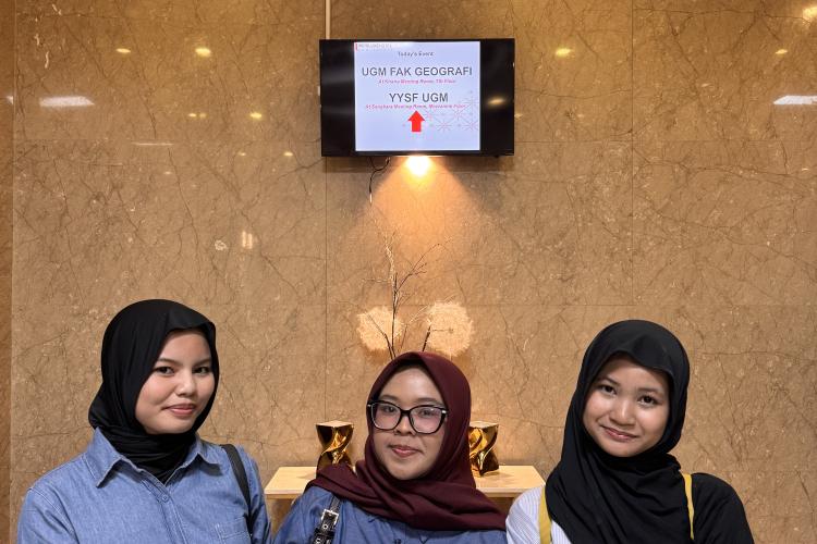 Tim Powerpuff Girls (dari kiri ke kanan: Shavana Mujahidah Deseree - XI B1, Marsya Innayah Suspa Parinduri - XII E1, Zilka Najwa Mansyur - XII E1)